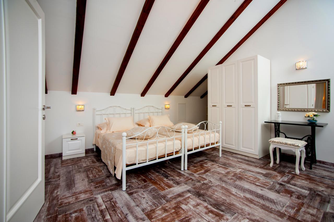 Luxury Villa Kate - In Lucice Bay With Turquoise Sea, Amazing Seaviews, And Heated Pool Милна Экстерьер фото