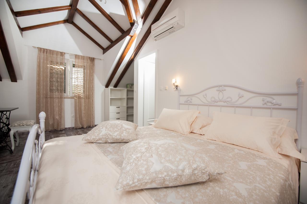 Luxury Villa Kate - In Lucice Bay With Turquoise Sea, Amazing Seaviews, And Heated Pool Милна Экстерьер фото