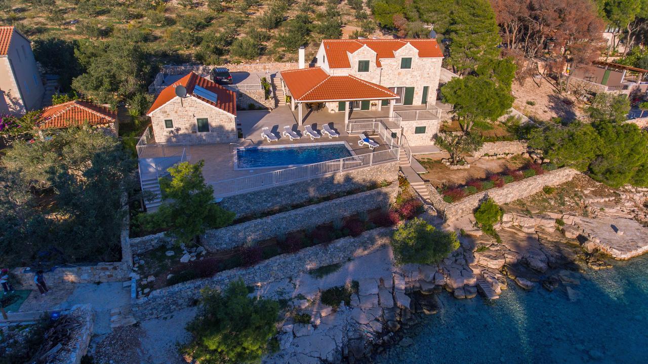Luxury Villa Kate On Sea With Heated Pool Милна Экстерьер фото